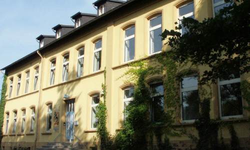 Musikschule Sulzbach, gelbes Gebäude